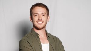 Gabriel Vivan Estreia no Teatro em Caixa 2 com Clássico de Juca de Oliveira