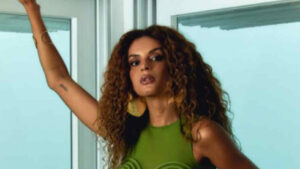 Gabriela Loran faz pose sensual nos bastidores da Globo!