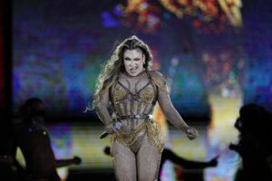 Gloria Groove arrasa na festa do BBB 26 com show repleto de sucessos