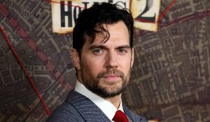 Henry Cavill revela situação constrangedora durante gravação de cena de sexo em série