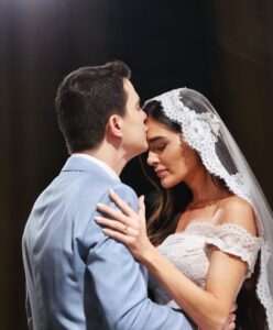 Hugo da dupla com Guilherme emociona ao cantar para esposa após perder bebê