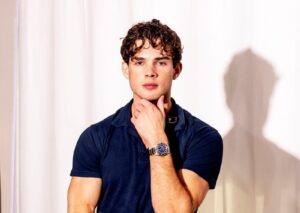 Influenciador Clavicular é hospitalizado após suspeita de overdose durante transmissão ao vivo