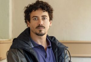 Jesuita Barbosa volta às novelas em ‘Quem ama cuida’