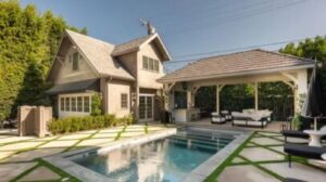 Mansão histórica de R$ 20 milhões que pertenceu a ícone da música volta ao mercado com piscina secreta