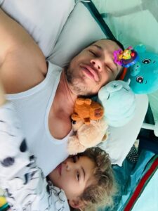 José Loreto celebra 8 anos da filha Bella com Débora Nascimento