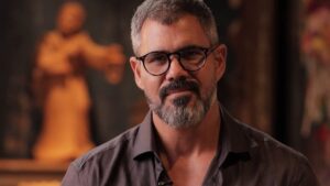 Juliano Cazarré transforma críticas em ouro: ‘Me fizeram um favor enorme’