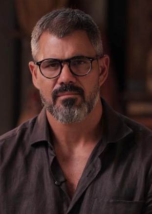 Juliano Cazarré enfrenta chuva de críticas após anunciar curso só para homens e recebe apoio de colegas!