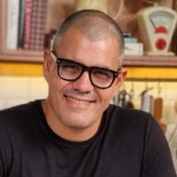 Juliano Cazarré se enrola em polêmica ao lançar evento sobre ‘enfraquecimento de homens’ e é detonado por famosas