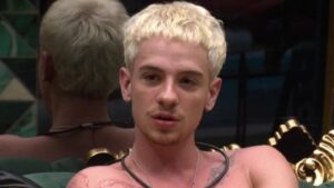 Juliano Floss é flagrado excitado durante banho no BBB 26; vídeo