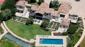 Lady Gaga revela lado sofisticado em mansão de R$ 89 milhões à beira do Pacífico