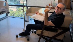 Luis Roberto inicia tratamento contra câncer cervical e desaba em rede social