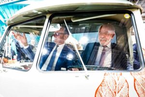 Lula dá carona de Kombi para chanceler alemão e solta desabafo marcante