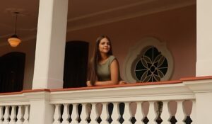 Neta de Leonardo impressiona web com ensaio de 15 anos cheio de luxo