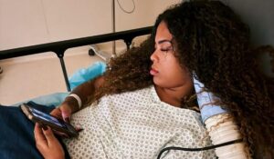 Marvvila Retorna aos Palcos Após Cirurgia para Remover Tumor no Ouvido