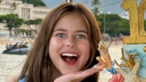 Mel Summers comemora 10 anos com festa luxuosa em passeio de barco