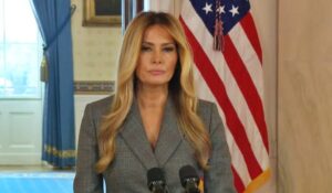 Melania Trump rompe silêncio e nega relacionamento com Epstein na Casa Branca
