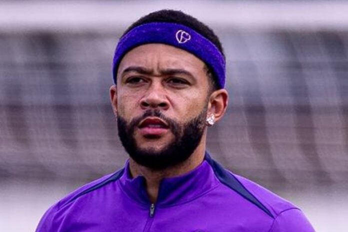 Memphis Depay se rende e aceita cortar salário para ficar no Corinthians