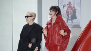 Meryl Streep e Anne Hathaway Agitam Fãs em Turnê de O Diabo Veste Prada em Seul