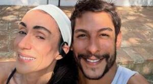 Michelle Barros e Shia Phoenix anunciam gravidez após A Fazenda 17