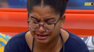 BBB 26: Milena vira meme ao tentar comer sushi com hashis e internet não deixa passar