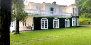 Mansão icônica de Mulheres de Areia é colocada à venda por R$ 37 milhões: nostalgia da novela dos anos 90