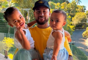 Neymar com as filhas: Bruna Biancardi compartilha momento de puro fofinho