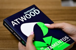 Os Testamentos: Série Muda TUDO do Livro de Margaret Atwood!