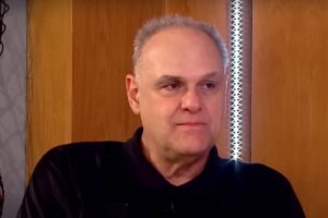 Tadeu Schmidt se emociona ao homenagear irmão Oscar: ‘Sempre um exemplo’