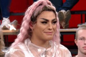 Pabllo Vittar: Cantora se apaixona por hater e desabafa sobre sofrimento