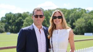 Neto de Elizabeth II confirma casamento com enfermeira britânica