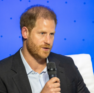 Príncipe Harry envolvido em affair com jornalista britânica: Mensagens vazadas entregam ‘fim de semana cheio de travessuras’