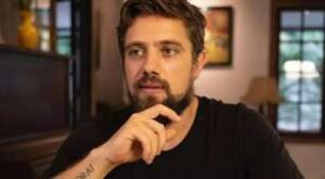 Rafael Cardoso choca fãs ao aparecer irreconhecível com corpo musculoso; veja a transformação