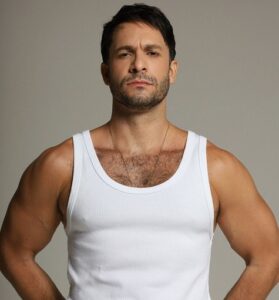 Rainer Cadete volta pra tela emendando trabalho atrás do outro em nova novela das 9!