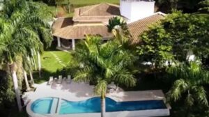 Rodolffo revela mansão de luxo com cinema ao ar livre em Goiânia