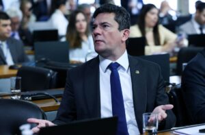 Sergio Moro Gagueja em Coletiva e se Irrita com Pergunta sobre Bolsonaro