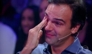 Tadeu Schmidt recebe homenagem emocionante da filha após morte do irmão