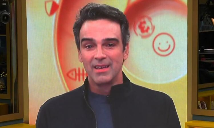 Tadeu Schmidt revela morte do irmão Oscar Schmidt para apoiar Ana Paula