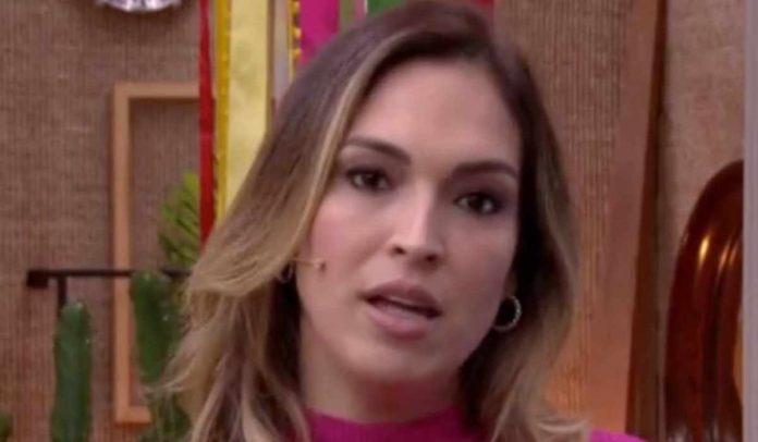 Talitha Morete passa perrengue ao vivo e faz desabafo emocionante