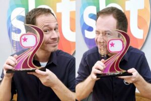 Tiago Leifert recebe prêmio de Melhor Apresentador Esportivo