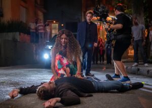 Três Graças: Ferette Tenta Atropelar Viviane e Acaba Atingindo Leonardo