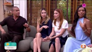 Gabriela Medvedovsky, Daphne Bozaski e Mell Muzzillo arrasam em karaokê de clássico dos anos 90