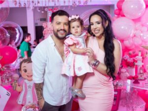 Victor Hugo emociona ao se despedir da filha que não quer sair de seu colo