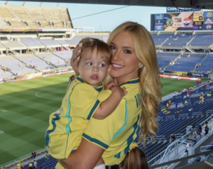 Virginia Fonseca se despede de Madri e volta ao Brasil com Maria Flor