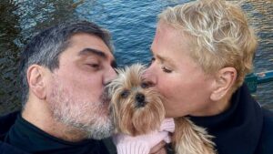 Xuxa Meneghel chama a atenção ao levar sua cachorrinha para viagem internacional