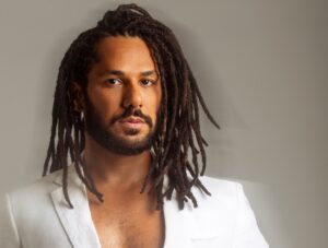 Amaury Lorenzo volta à TV Globo em nova novela e vibra: ‘Consegui estabilidade financeira’