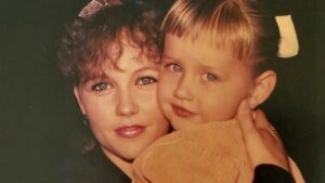 Ana Paula Siebert impressiona web com foto antiga ao lado da mãe no Dia das Mães