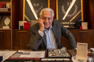 Antonio Fagundes revela ter sido processado por juíza barrada de sua peça