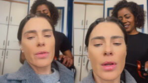 Carolina Dieckmann é pega de surpresa no camarim com verdade sobre Camila