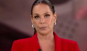 Carolina Ferraz anuncia saída da Record no SBT e revela nova fase