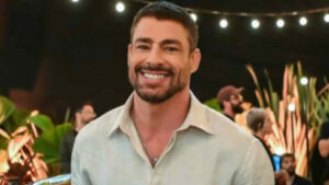 Cauã Reymond Surpreende em Look de Gala com Terno Diferentão